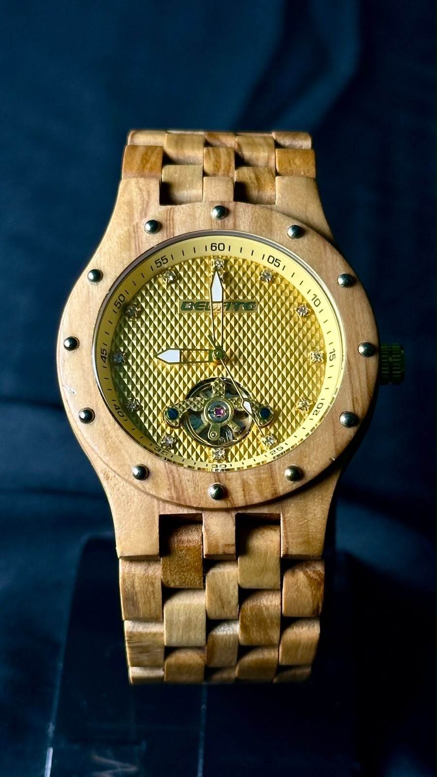 BEDATE WOODEN WATCH