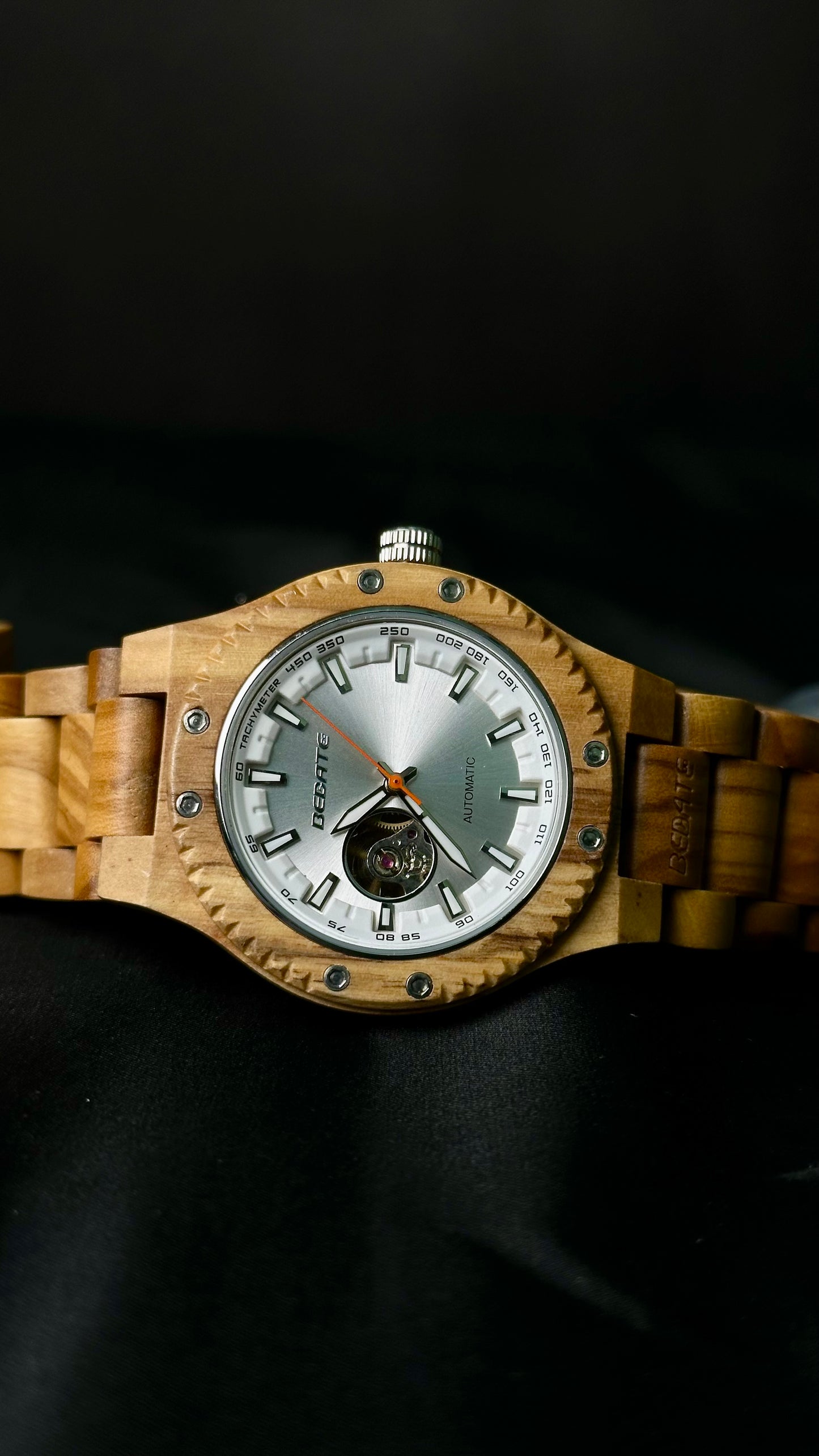 BEDATE WOODEN WATCH