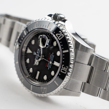 Rolex Sea-Dweller 126600 detail 2