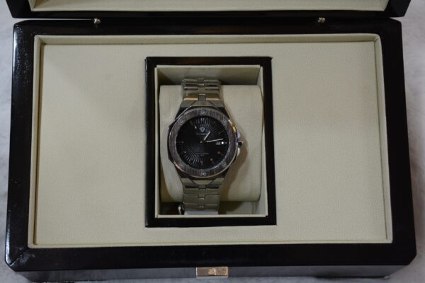 Silver Body Black dial circular design