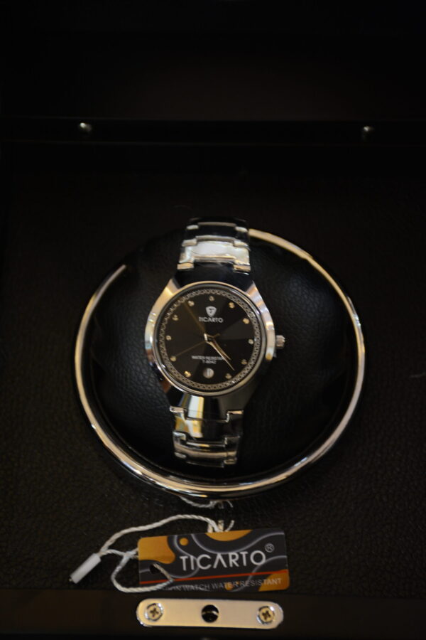 silver body black dial circular design