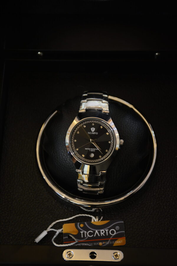 silver body black dial circular design