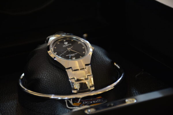 silver body black dial circular design