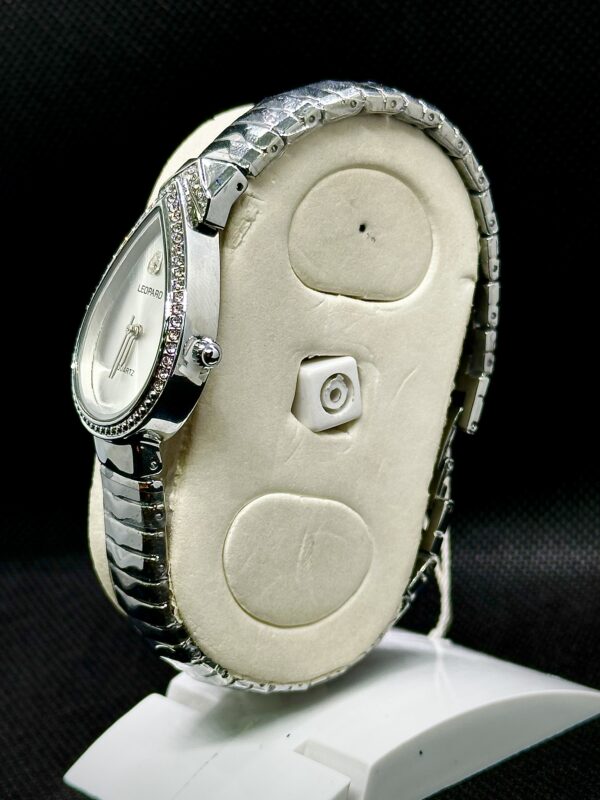 Leopard Women’s Luxury Teardrop Crystal Watch – Silver Serenity Edition